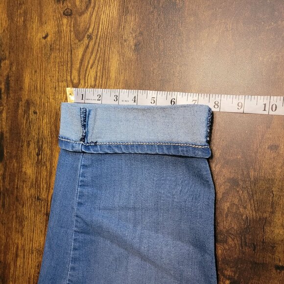 Earl Jean 16 W Mid Rise Cuffed Capri Thick Stitch Button Flap Medium Light Wash - Picture 9 of 10